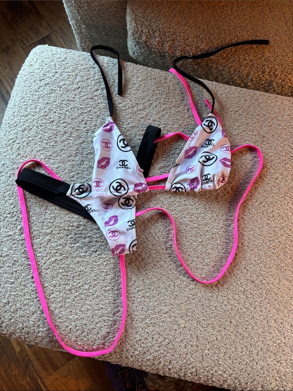Chanel Women's Pink Kiss-Print Triangle Bikini 👙